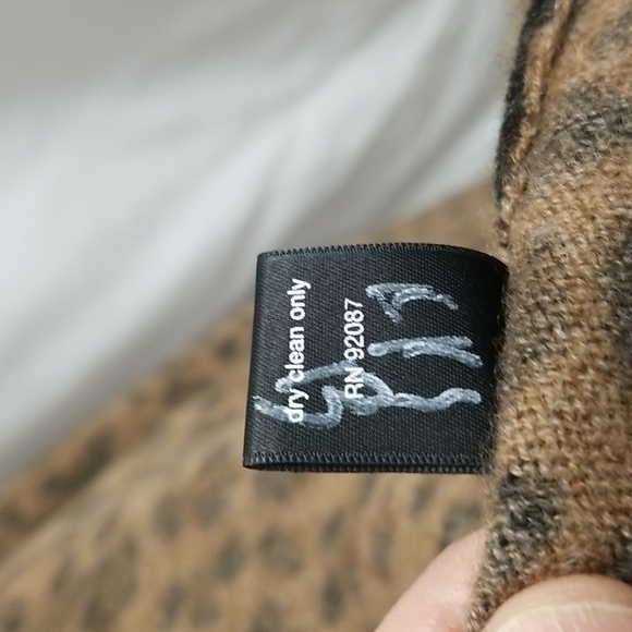 CASHMERE CARDIGAN BY SAKS FIFTH AVENUE IN ANIMAL PRINT SIZE MEDIUM - Picture 8 of 8